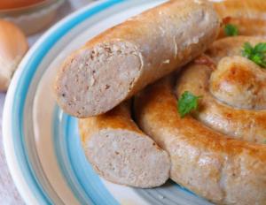 Homemade sausage from pork and beef intestines Make sausages from pork and beef at home