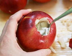 What is the best way to bake apples in the oven?